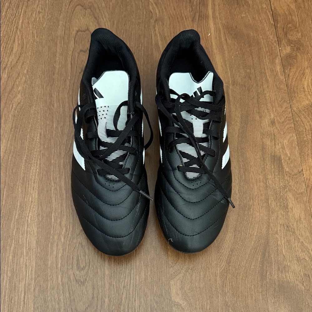 Men’s Adidas size 9 soccer cleats
